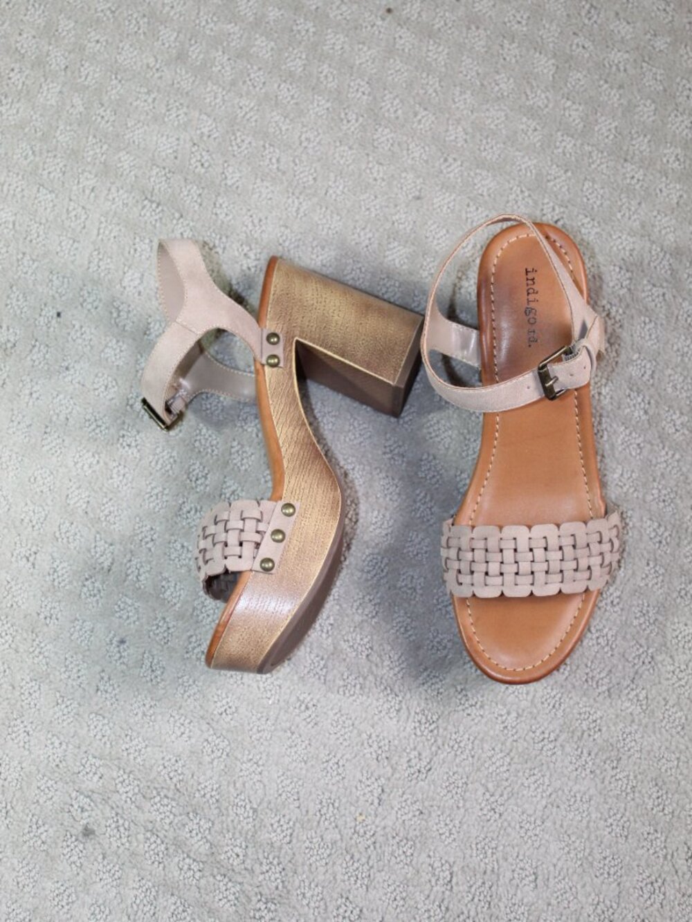 NWOT Indigo Rd Size 9M IRDAFT Taupe Woven Strap w Ankle Strap Wood-like Heels